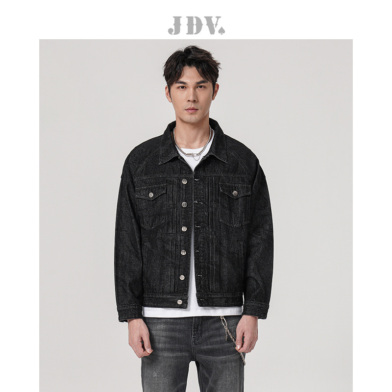 品牌标识纽扣 雅致方领