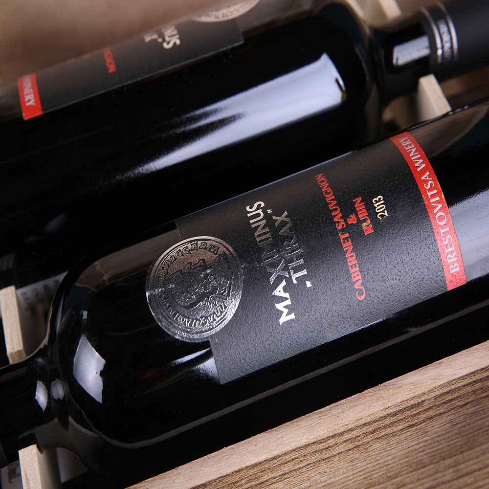 进口优质的保加利亚干红葡萄酒口感香浓可口有赤霞珠和鲁宾的味道