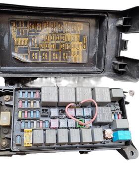 适用起亚老款索兰托发动机机舱保险丝盒继电器盒总成 91160-3E060