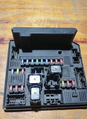 适用逍客J10前机舱机仓保险丝盒继电器控制单元模块 284B7 2DX0A