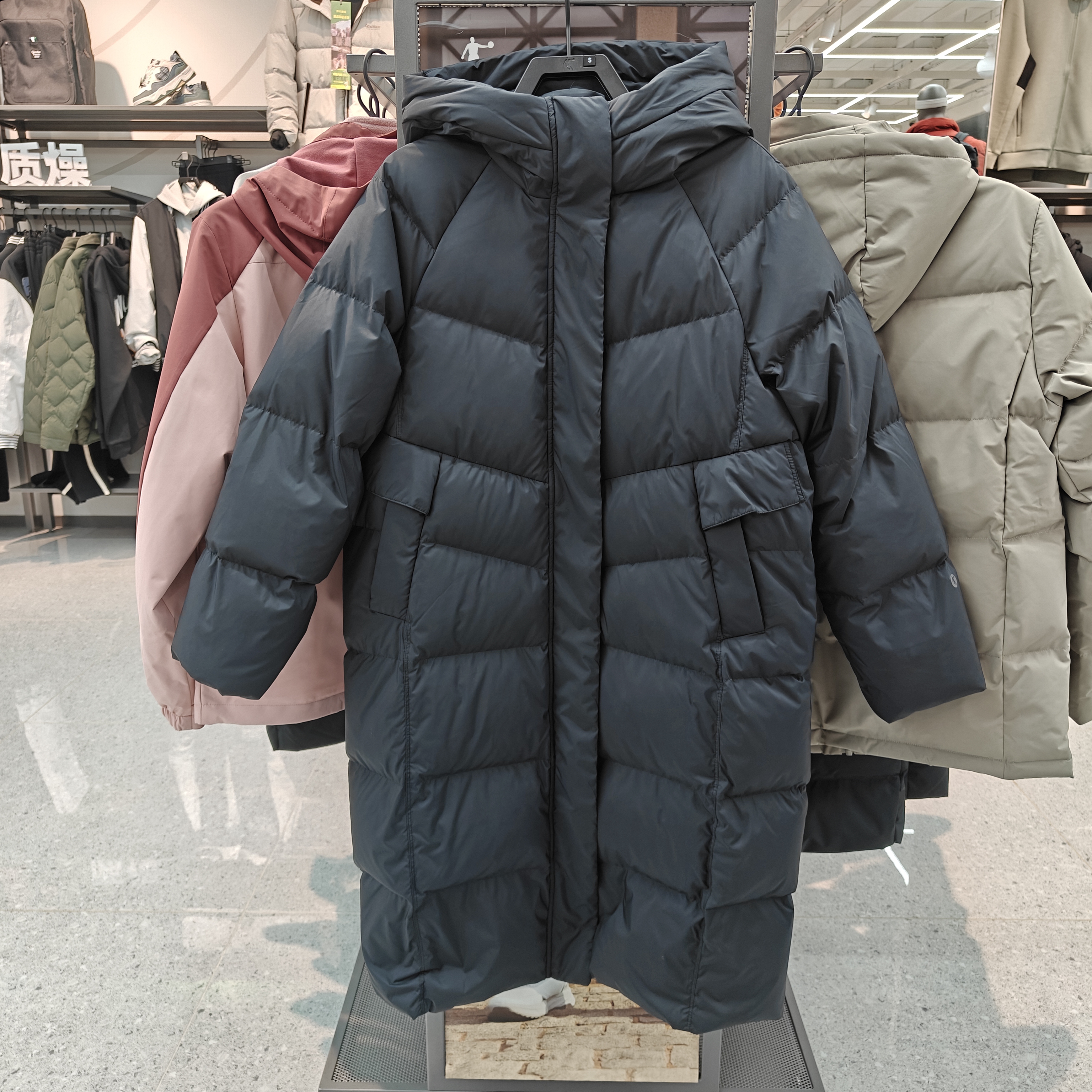 乔丹女冬季保暖防风长款羽绒服