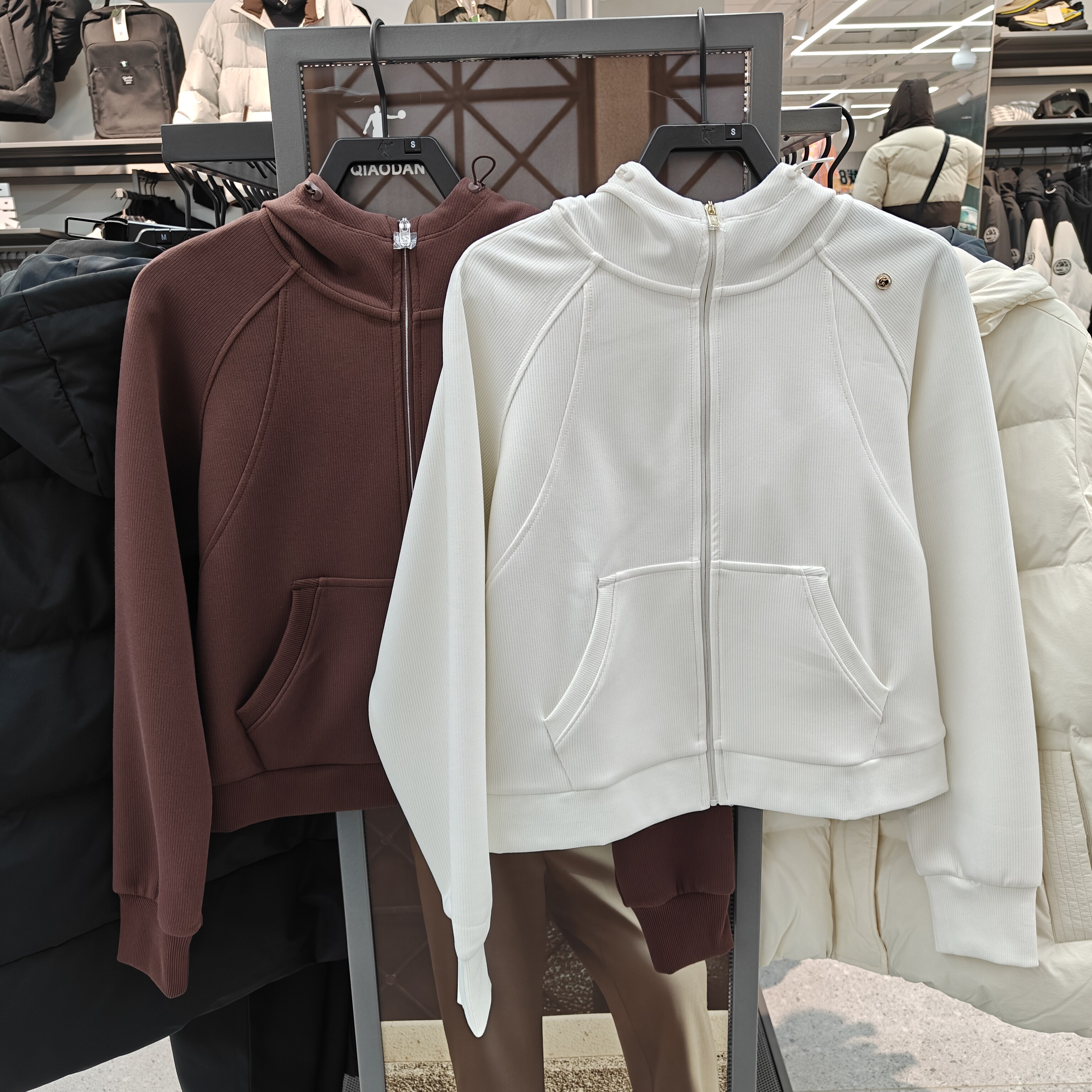 乔丹女士2026款春季针织开衫专业运动综训带帽开衫QDEWD2261126