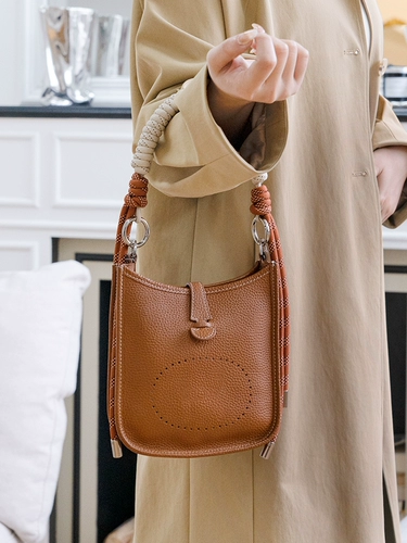 Маленькие бретели, сумка подмышку на цепочке, аксессуары