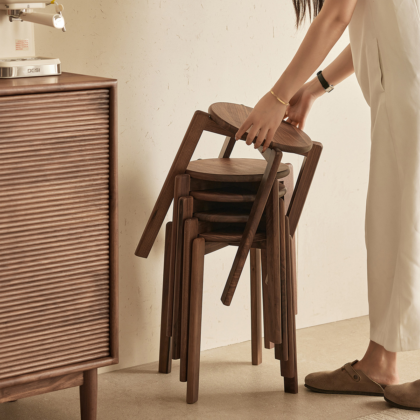 水墨兰亭黑胡桃木圆凳家用可叠放圆凳套凳餐桌高板凳备用加位凳,住宅家具,餐椅,淘宝优惠券,粉丝福利购,淘宝优惠卷