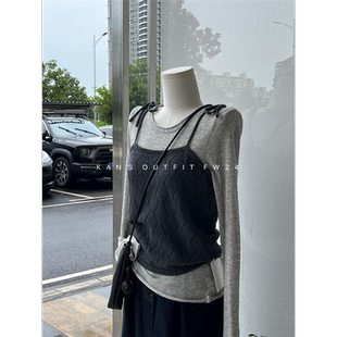 盐系穿搭一整套休闲风长袖打底衫上衣搭别致设计感针织马甲两件套