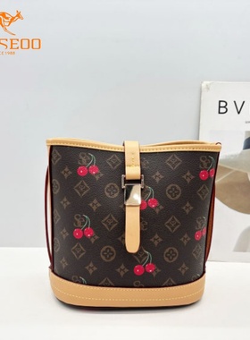 SEOSEOO九州袋鼠女包正品2025新款小众印花水桶包单肩斜挎包78683