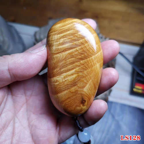 凉山陈化崖柏满瘤疤火焰纹手把件