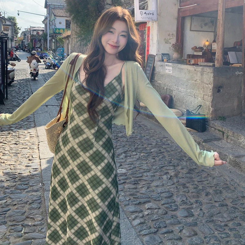 春夏绿色长裙女新款新中式国风法式复古森系显瘦吊带连衣裙两件套