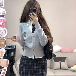 甜辣jk制针织开衫v领短款收腰显瘦气质美式学院风外套小套装冬装