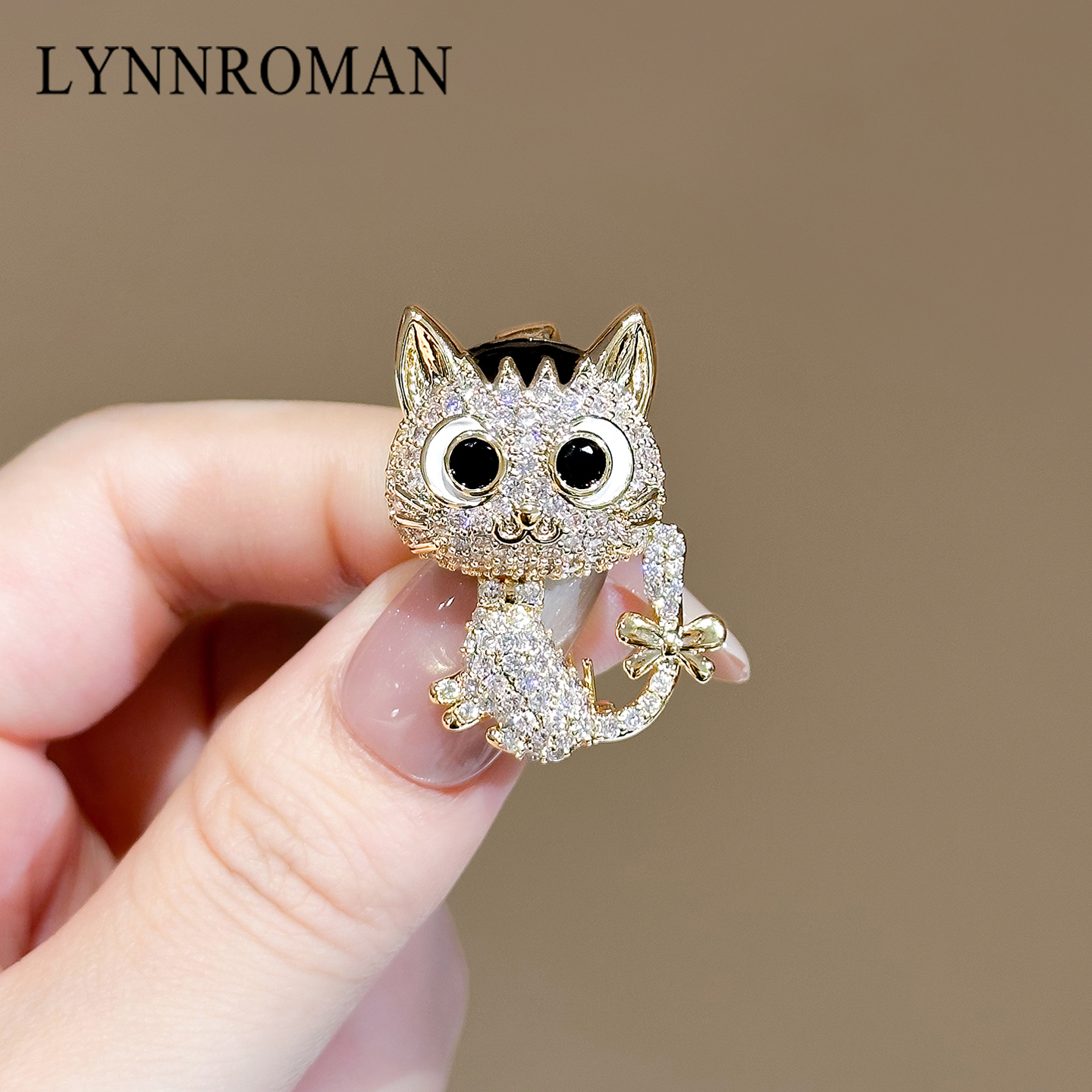 LYNNROMAN可爱小猫胸针轻奢设计感闪耀锆石猫咪动物胸花别针配饰