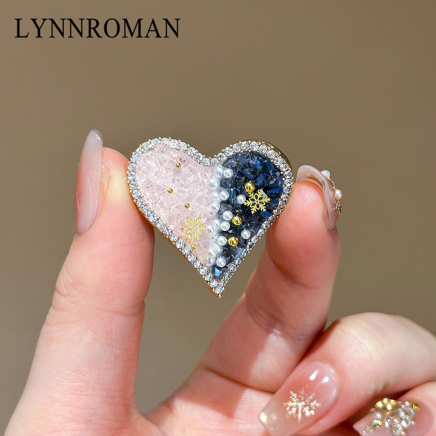 LYNNROMAN水钻仿珍珠爱心胸针女2026年新款高级感别针扣胸花配饰,饰品/流行首饰/时尚饰品新,胸针,淘宝优惠券,粉丝福利购,淘宝优惠卷