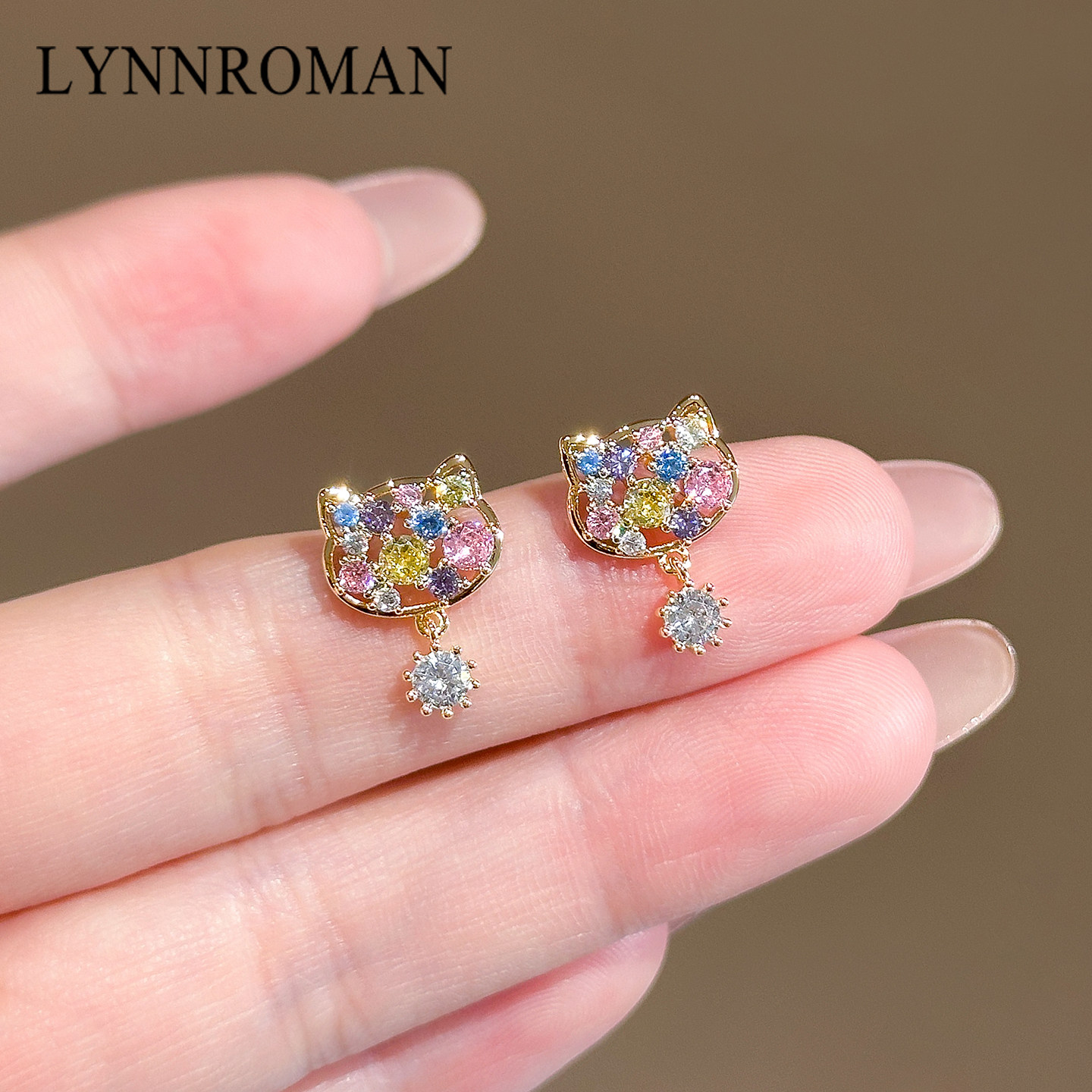 LYNNROMAN彩色锆石猫咪耳钉女设计甜美精致时尚气质小猫耳环耳饰