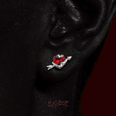 黑骨S925纯银一箭穿心红锆石耳钉