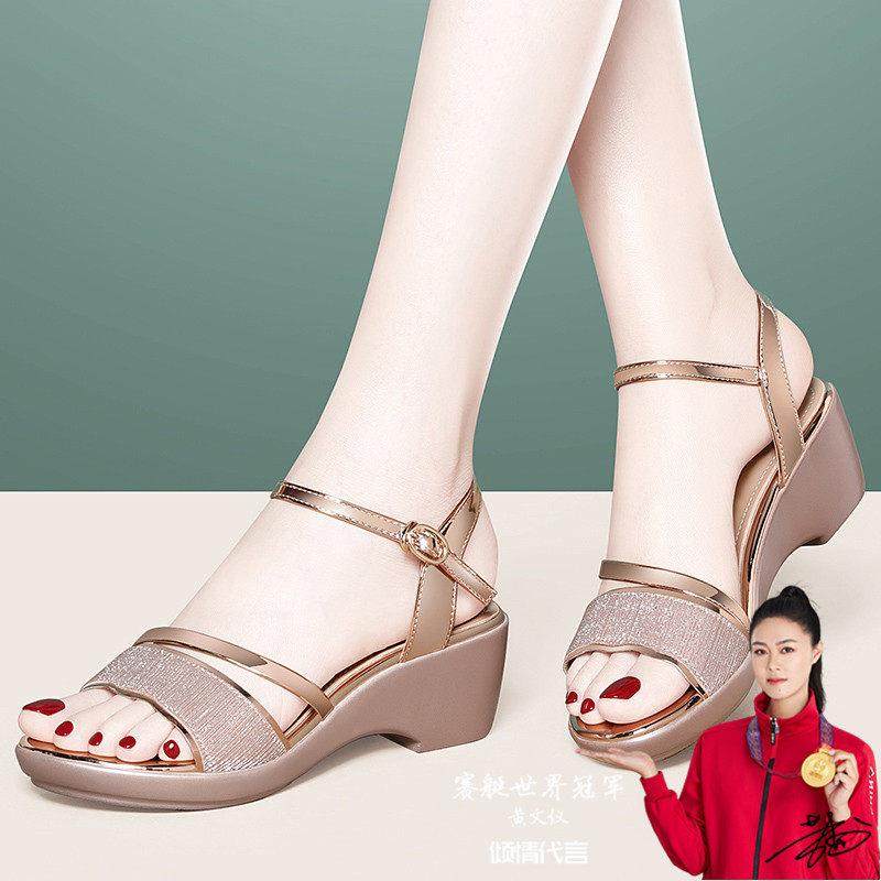 菲律宾厚跟女式凉鞋2025夏季新款中跟厚底平底鞋外穿楔形后跟绑带