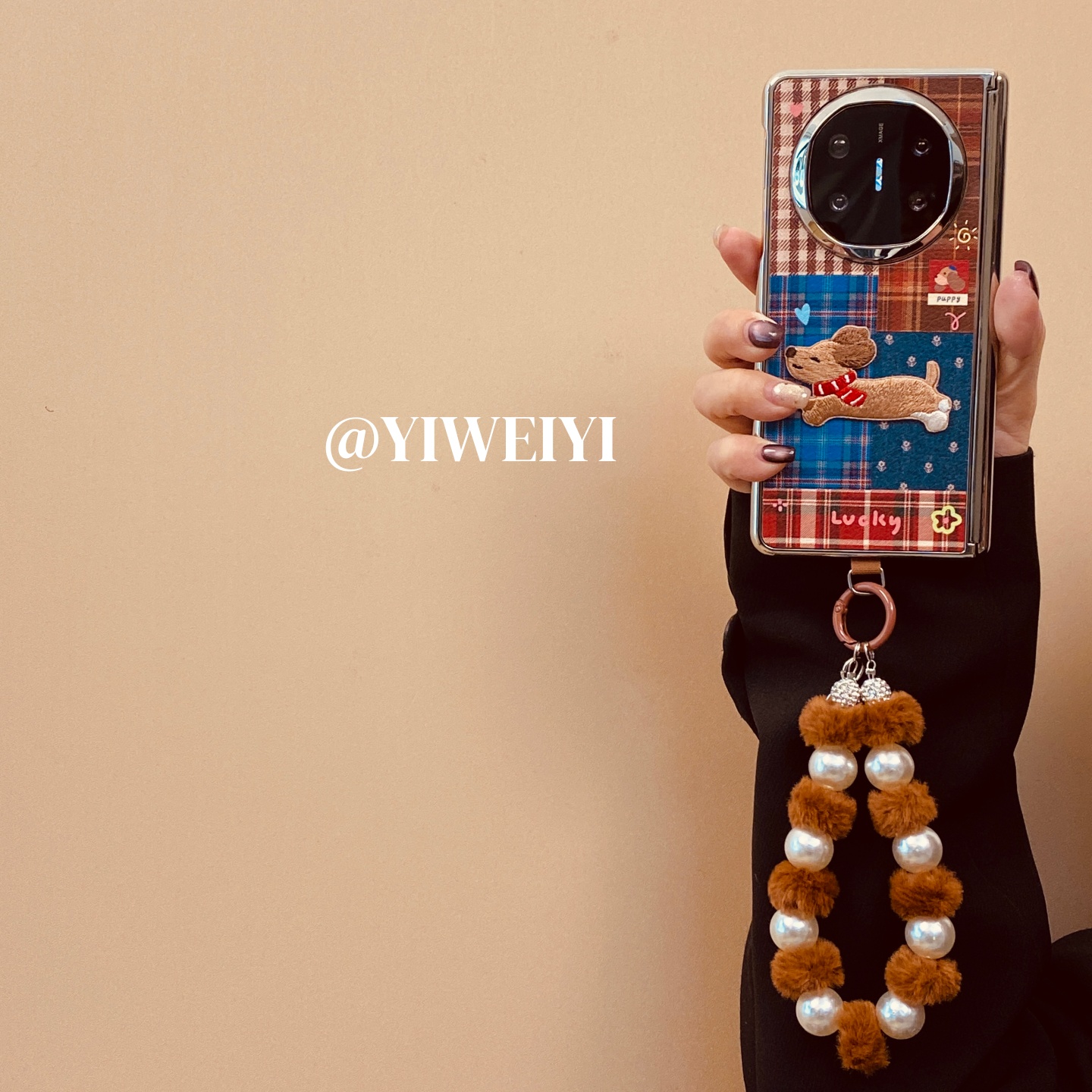 依维意 适用于华为MateX6手机壳复古红蓝格子MateX3典藏版折叠屏棕毛绒球珍珠手链防摔MateX5典藏版刺绣小狗