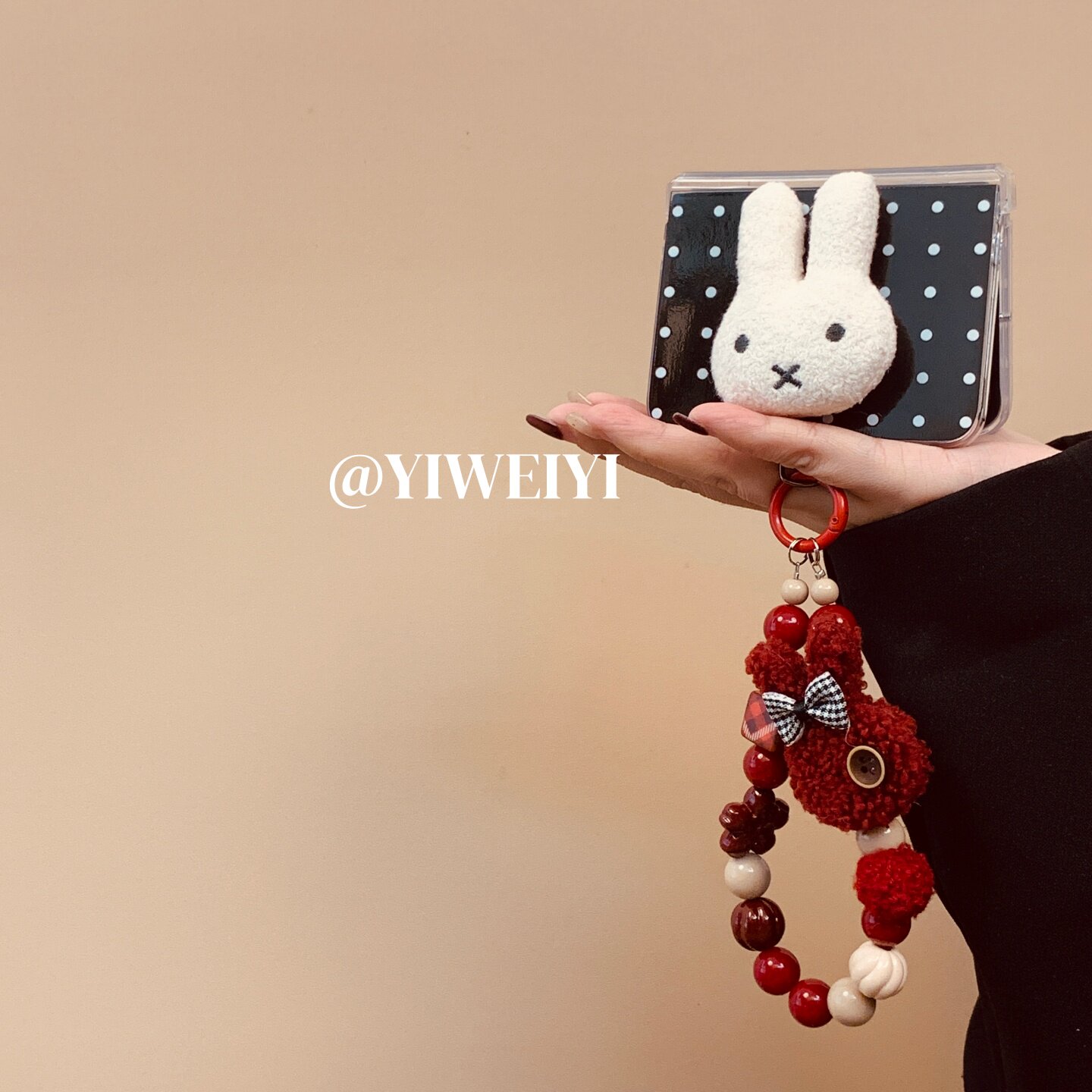 依维意 适用于荣耀magicvflip2手机壳pocket2秋冬新款折叠屏mixflip复古串珠手链三星zflip4创意可爱毛绒兔头