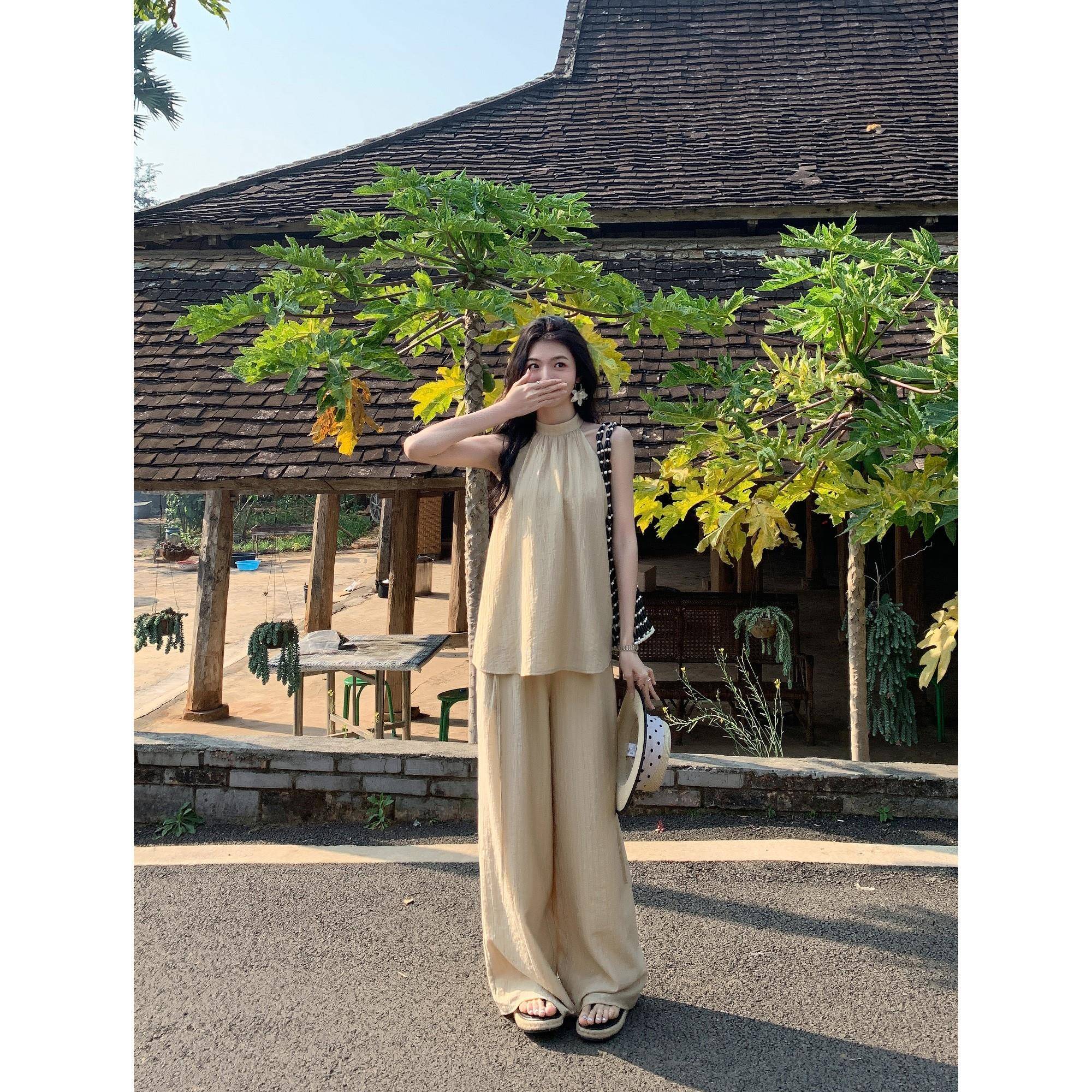 慵懒风气质挂脖套装女宽松天丝无袖上衣女阔腿休闲垂感拖地长裤潮