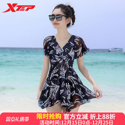 特步显瘦泳衣女2025年新款保守大码连体遮肚小胸聚拢度假泡温泉装