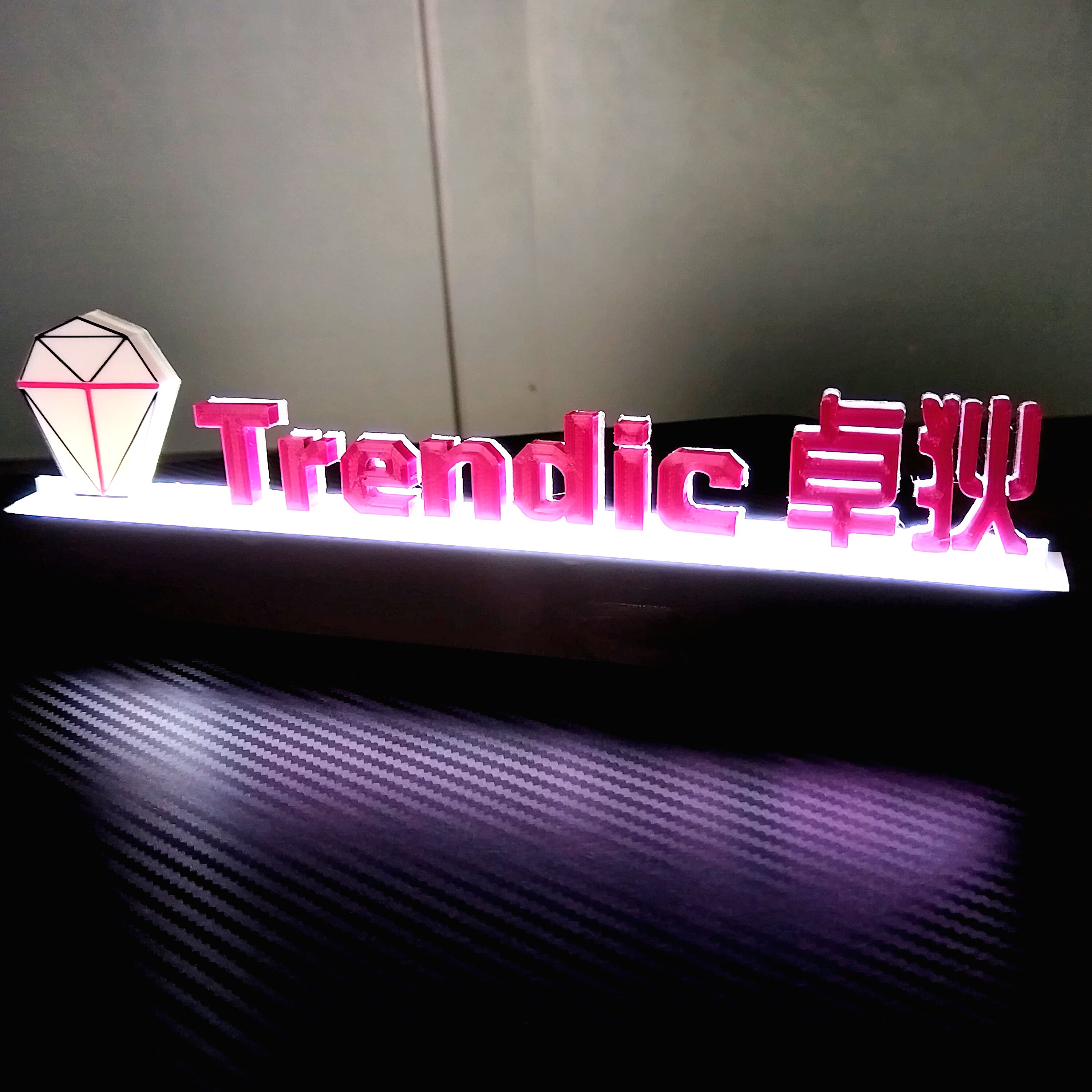 nqwl定制广告logo展示立体镂空发光可移动展示柜门店地摊字牌