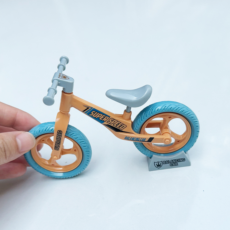 娃娃屋dollhouse家具配件迷你儿童过家家玩具摆件袖珍平衡车拼装