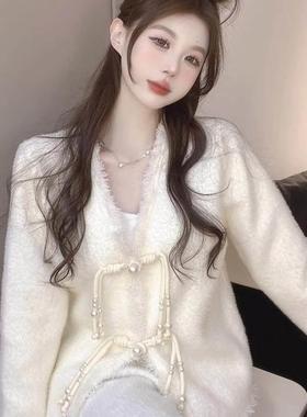 新中式毛衣外套女秋冬新款高级设计感气质V领国风盘扣毛绒绒上衣