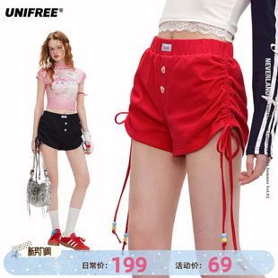 设计感抽绳褶皱甜辣风百搭包臀热裤 UNIFREE安可拉红休闲短裤 新款