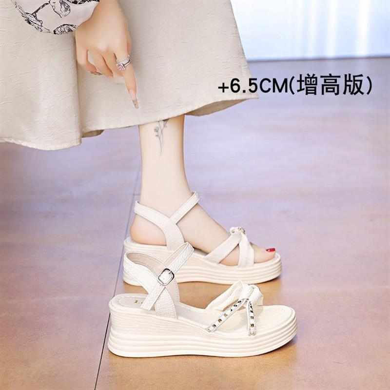 厚底凉鞋女款2026新款法式小凉拖34码不累脚配裙子坡跟一字带凉鞋