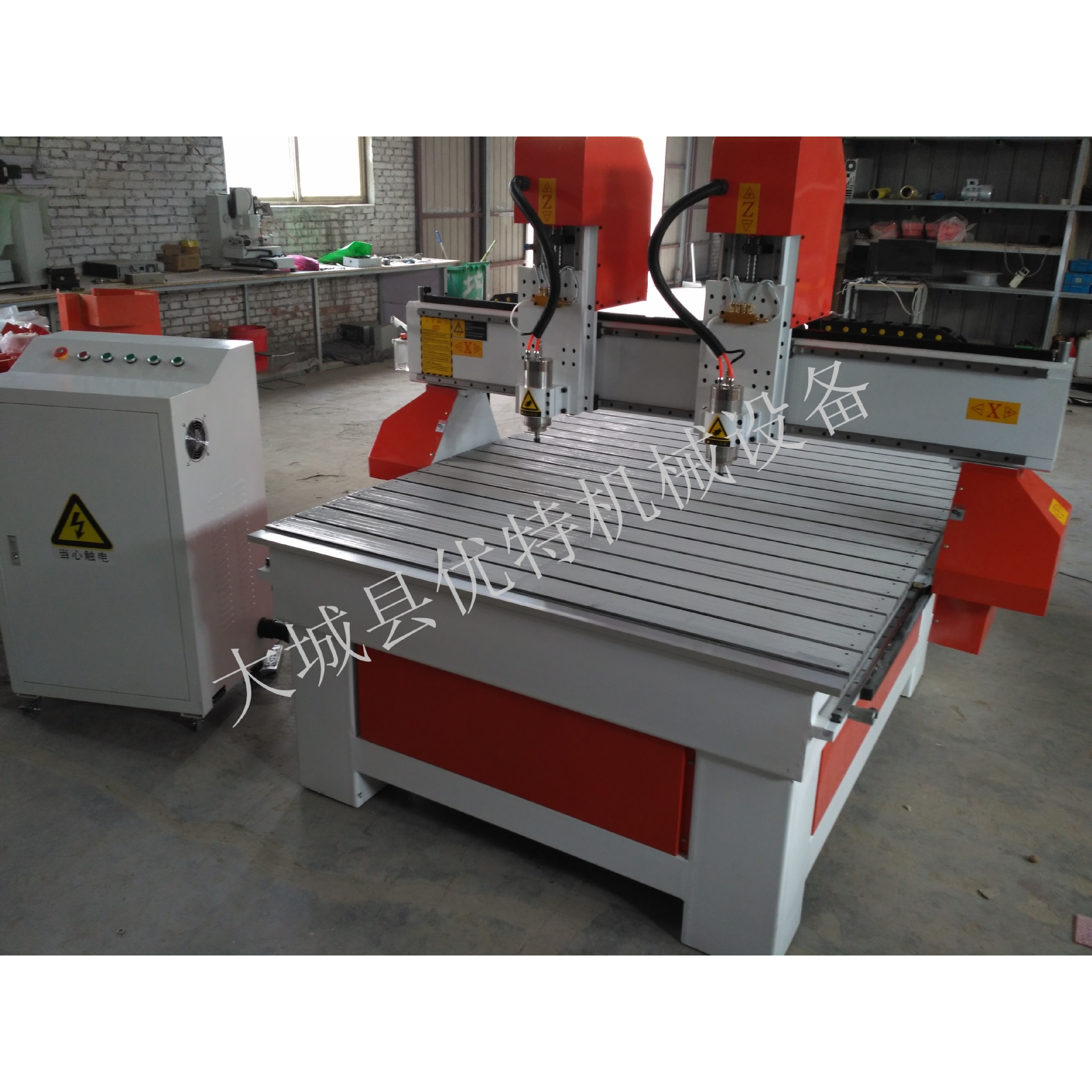 1325独立双头木工雕刻机 广告亚克力塑料雕刻机 金属模具雕刻机