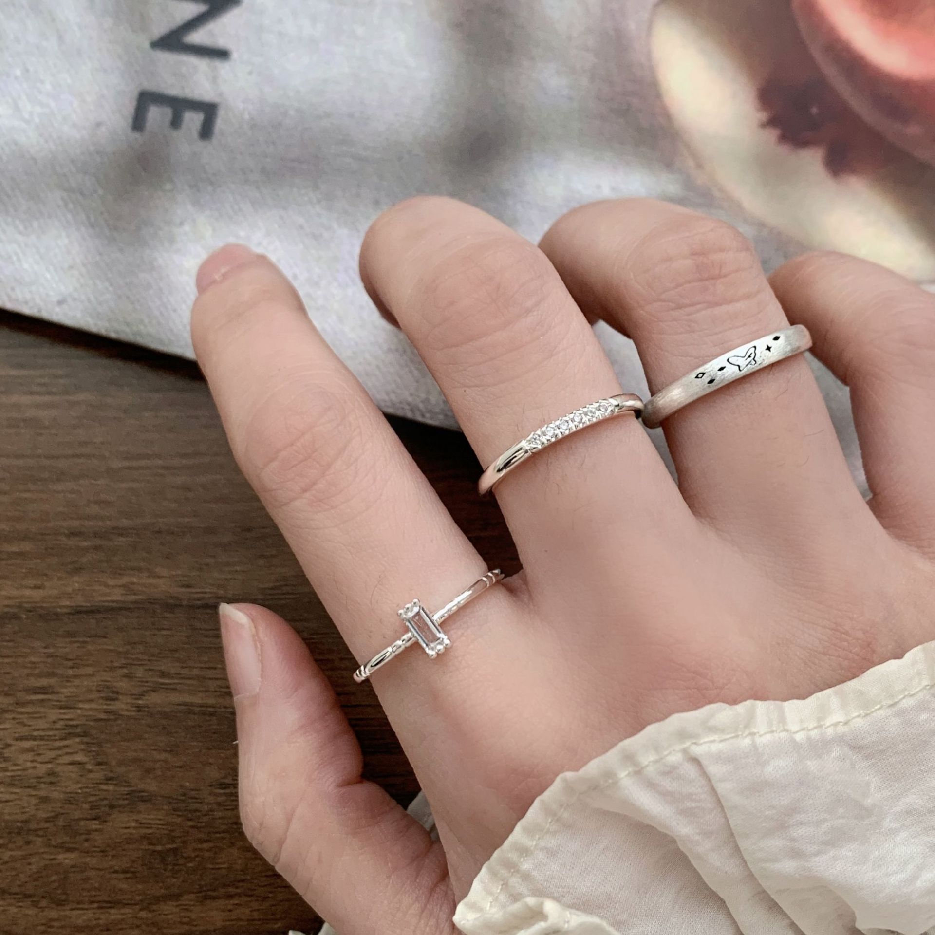 一恋甜美细圈叠戴戒指女ins风小众设计蝴蝶开口指环小清新百搭食