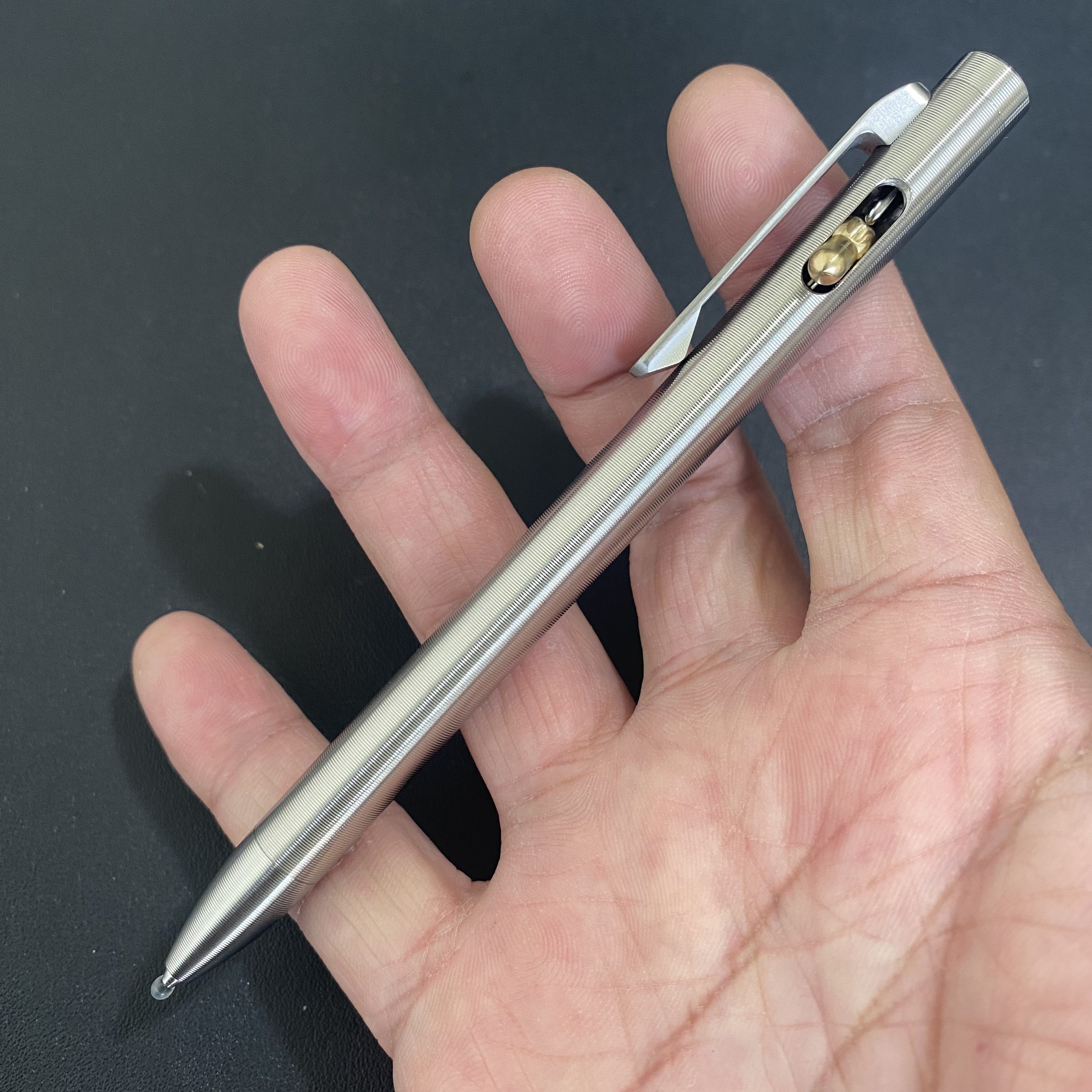 牛鼻钛笔创意便携新开关提拉钛合金日常书写中性笔G2笔芯户外战术