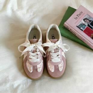 2026新款小众粉色百搭平底德训板鞋夏季透气蕾丝小白鞋女配裙子