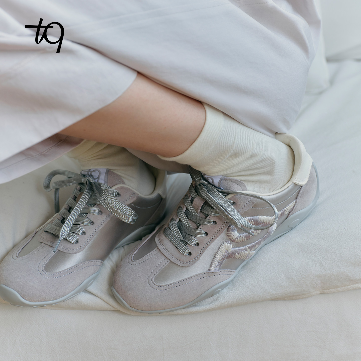 Talitaqoom2026年春季新款双色立体刺绣优雅真丝花瓣底德训鞋tq女,女鞋,德训鞋,淘宝优惠券,粉丝福利购,淘宝优惠卷