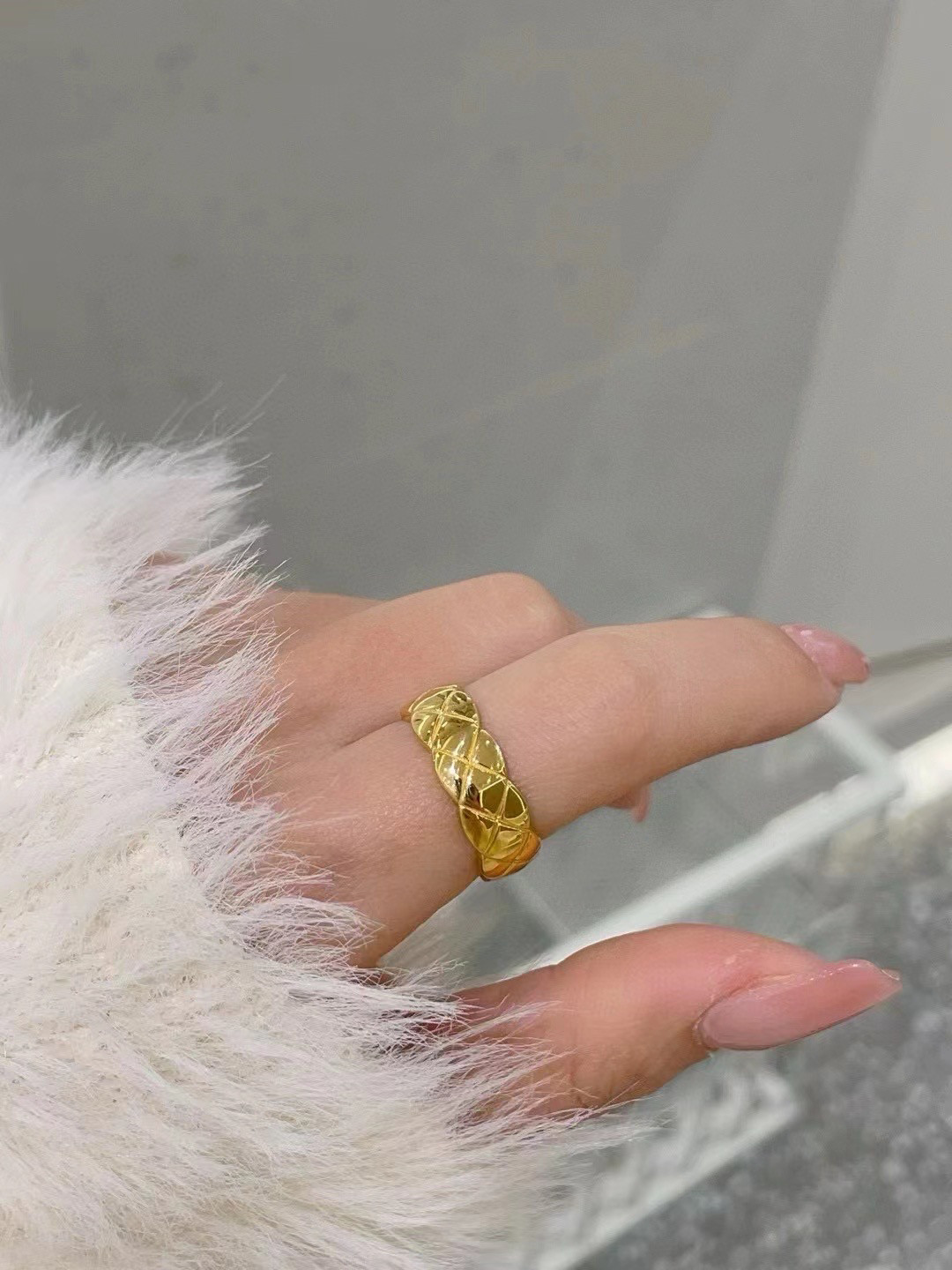菱格黄金戒指999足金材质金重5克左右