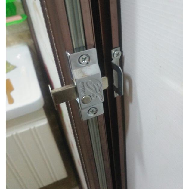 钛合金卫生间移门弹簧锁 无框阳台插销锁 铝合金推拉门窗中间锁
