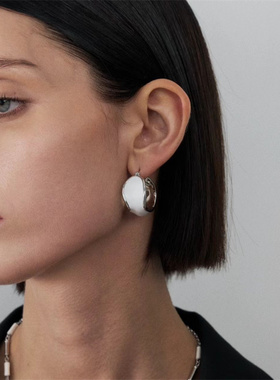 白色珐琅流动光面耳环女轻奢小众设计高级感简约不规则耳圈耳饰