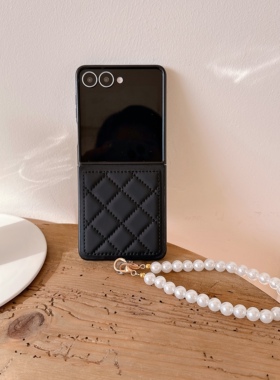 小香风黑色菱形格纹羽绒服适用于三星GalaxyZ Flip7FE珍珠手链防摔flip6时尚W25flip翻盖flip5女W24flip保护