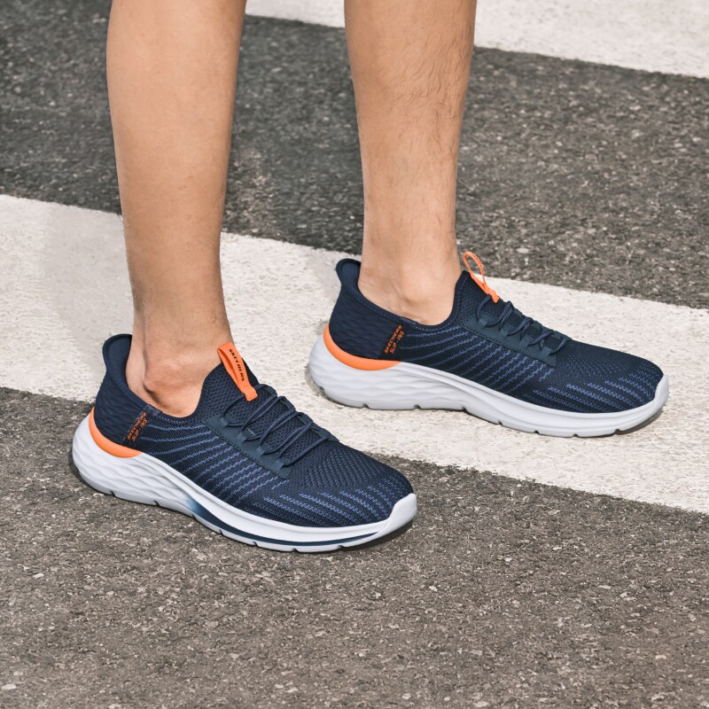 Skechers斯凯奇春夏百搭休闲运动鞋210772轻便透气一脚蹬舒适男鞋