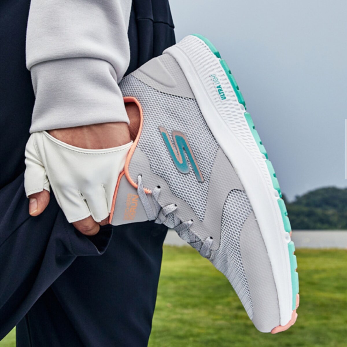 Skechers春新款女子透气跑鞋