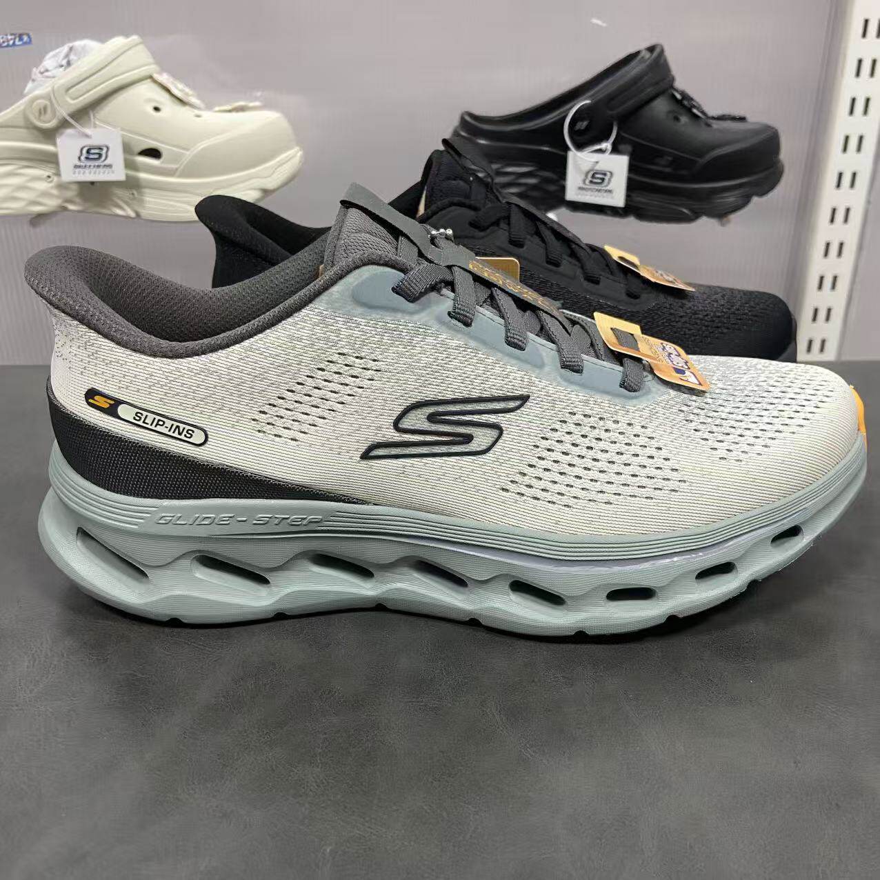 Skechers斯凯奇2026新款男士轻质舒适透气闪穿运动健步鞋鞋217017
