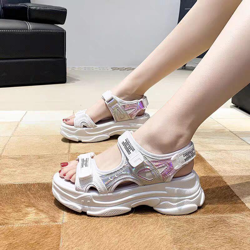 韩国凉鞋女休闲厚底防滑2026年新款夏季魔术贴一字带坡跟松糕沙滩