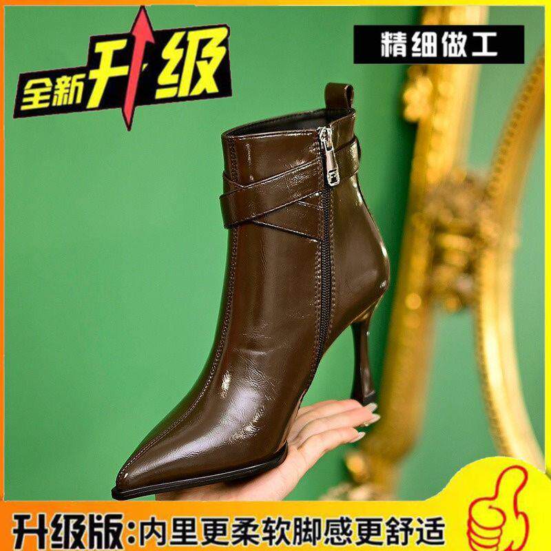 细跟优雅小短靴女2026年秋冬新款气质尖头高跟瘦瘦靴皮带扣时装靴