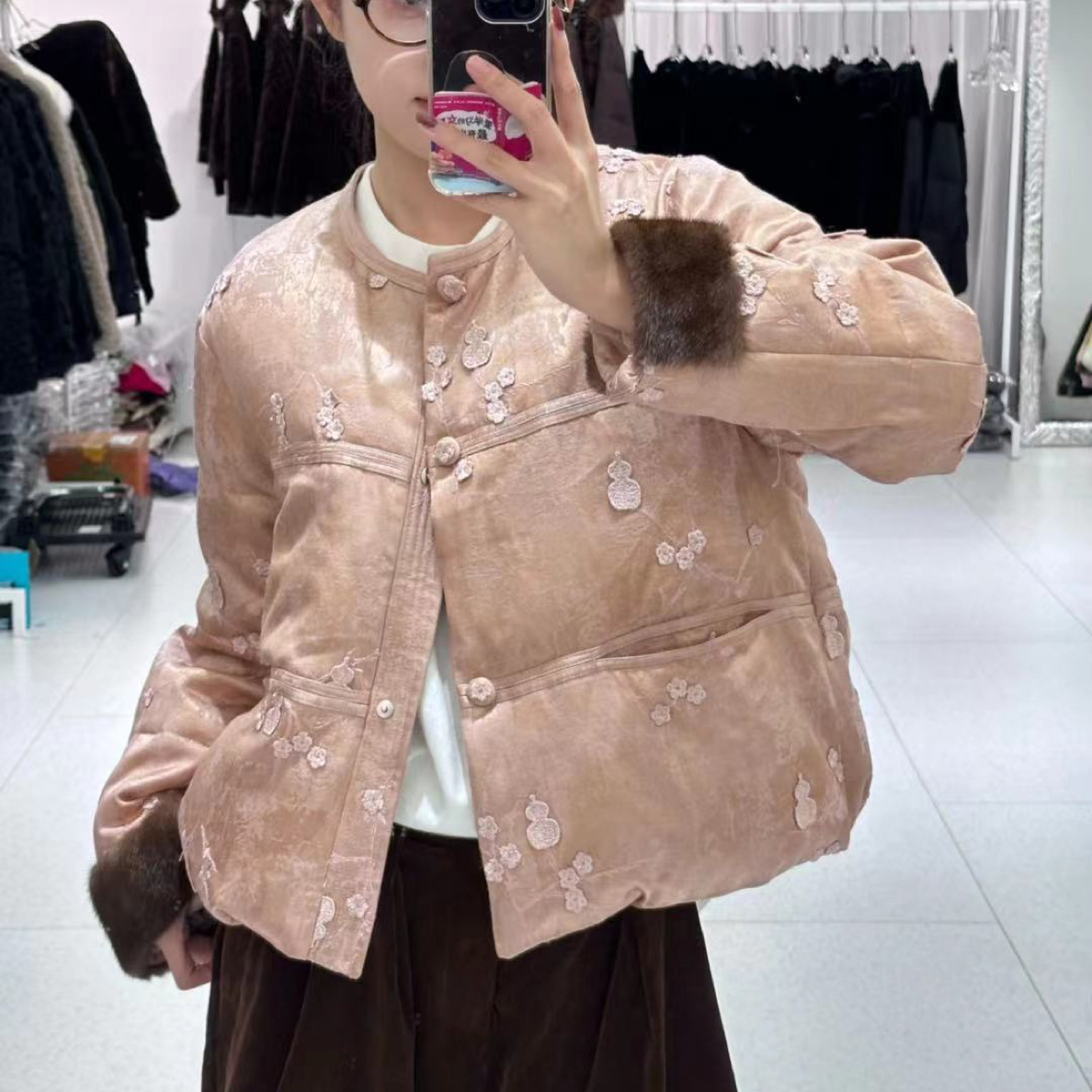 DY3352樱美嘉90鹅绒服拼接水貂毛皮草羽绒服冬季新款新中式刺绣女