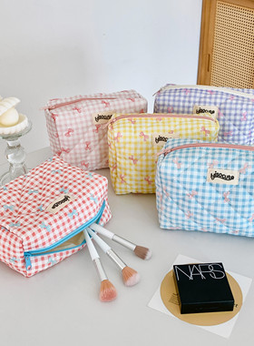 Hisocute韩版卡通格子化妆包大容量护肤品洗漱包便携旅行收纳包
