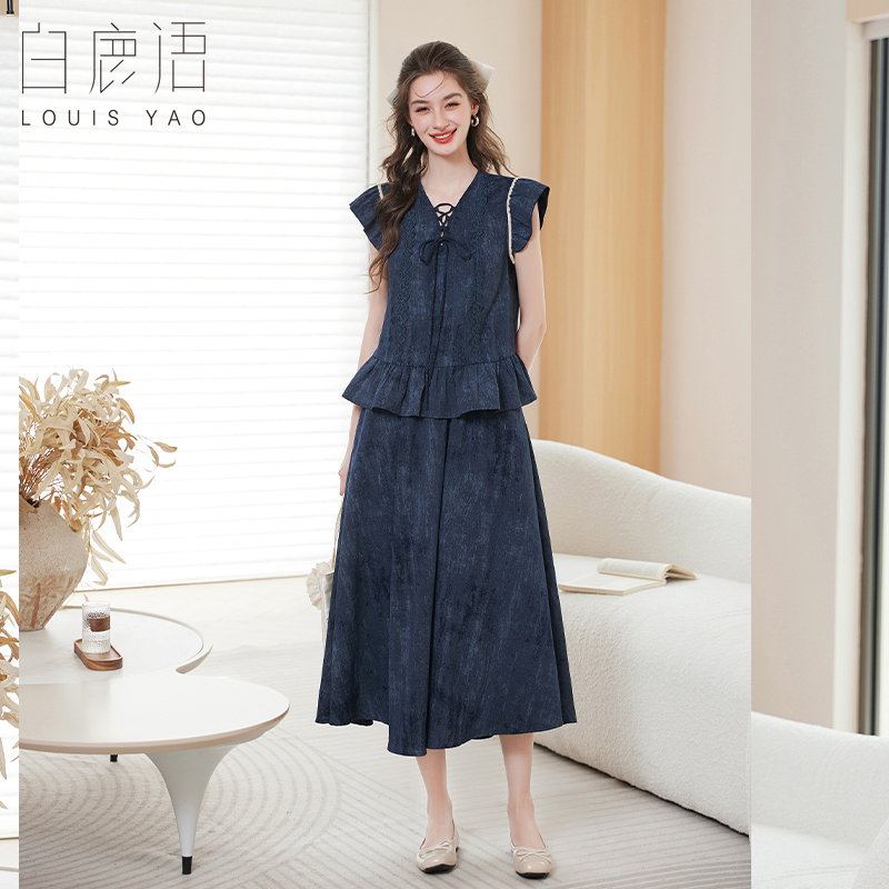 白鹿语V领荷叶边上衣半裙两件套