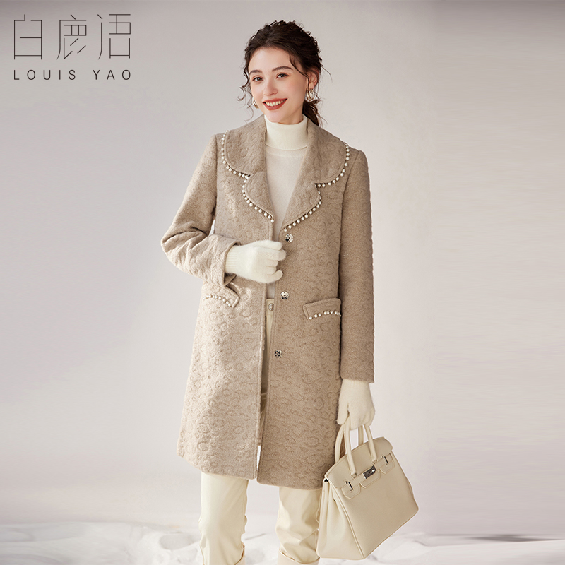 白鹿语中长款减龄气质毛绒感大衣