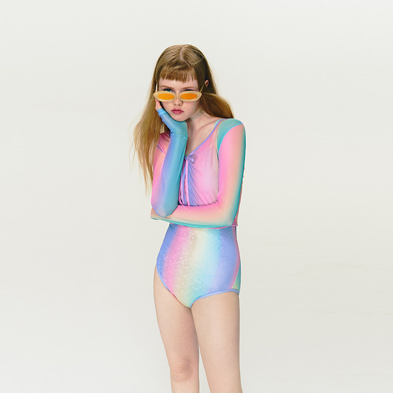 微风假日竞技连体泳衣女泡温泉带罩衫小胸聚拢渐变色专业游泳装
