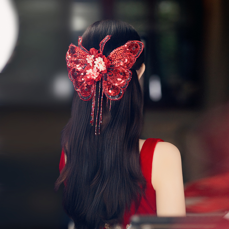 精致新娘新中式敬酒服复古红色蝴蝶结婚头饰亮片仿真花流苏发夹女