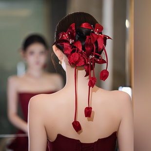 新娘旗袍造型古典风高级酒红色花朵发饰缎面立体敬酒服婚礼头花品