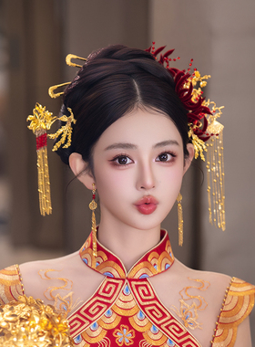 复古新娘中式步摇红色绒花龙凤褂秀禾金色凤凰流苏高级感造型发饰