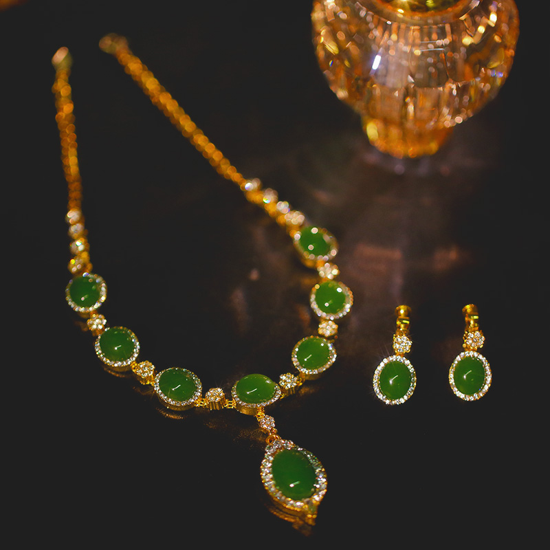 新款绿宝石项链耳环套装新娘配饰秀禾服水钻锁骨复古结婚配饰套装